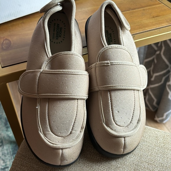 Propet slippers or shoes for swollen feet. Size 8 WIDE Sand stretchy upper NEW - Picture 3 of 10